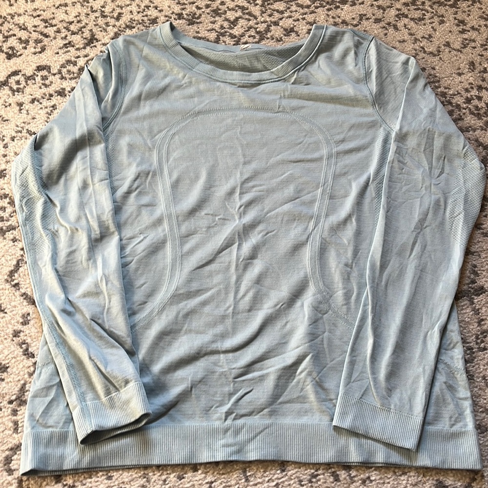 Lululemon fitted long sleeve shirt.